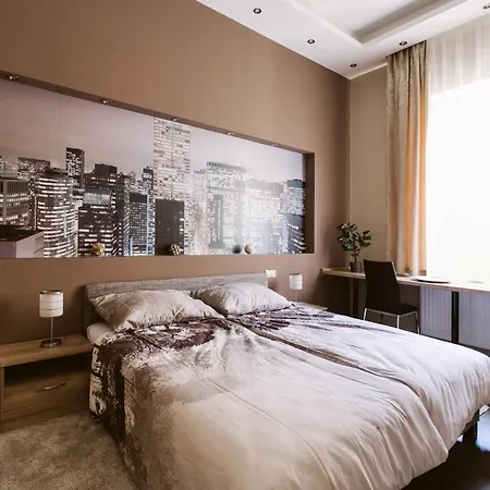 A_or_ B_luxflat_2br_2ba_vaci Street *
